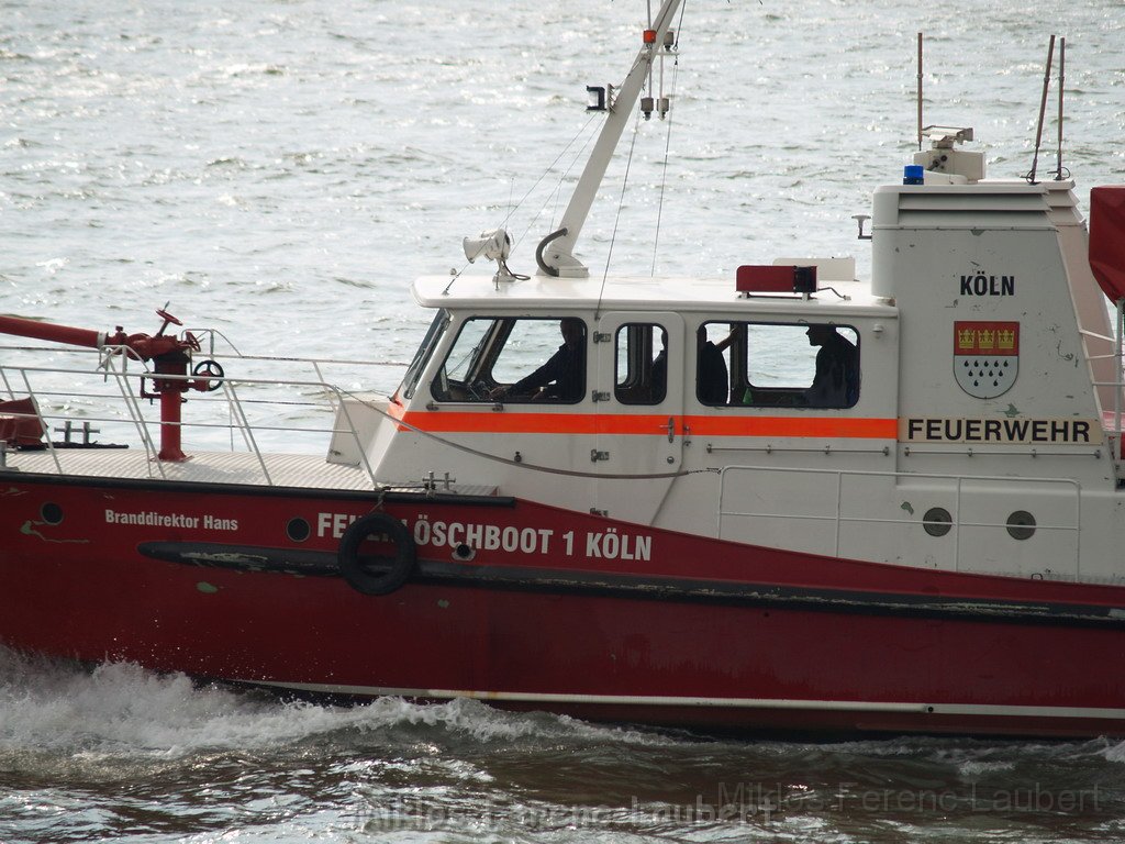 Uebungsfahrt Loeschboot und Ursula P50.JPG